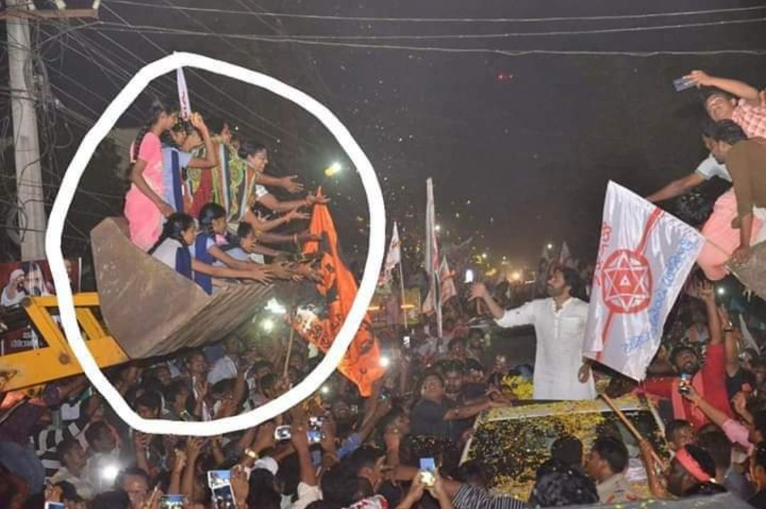 PalnaduPSPKFC's tweet photo. I Don't Know What Caption Will FulFill This Pic 🙏🏻❤️

 @PawanKalyan #PawanKalyan
#AdvanceHBDJanaSenani https://t.co/q8cC65obSZ