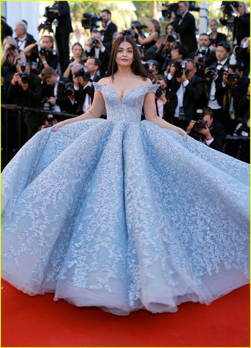 Diipa khosla inspired her 2nd Cannes red carpet look by Aishwarya and calling her as the one and only Cannes queen 👸🏻 .

#AishwaryaRaiBachchan #AishwaryaRai #Cannes2021 @diipakhosla