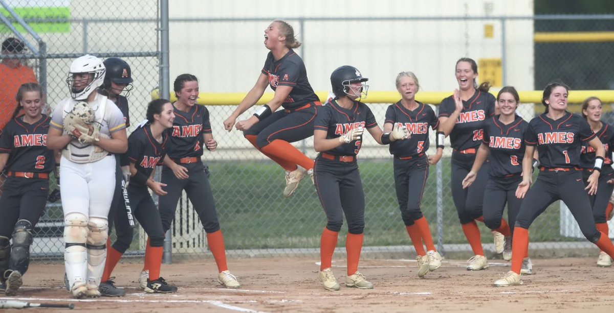 Which was more impressive, <a href="/oliviasmalley12/">Olivia Smalley</a>'s monster home run or <a href="/AlexaKopaska/">Alexa Kopaska</a>'s vertical to celebrate it?