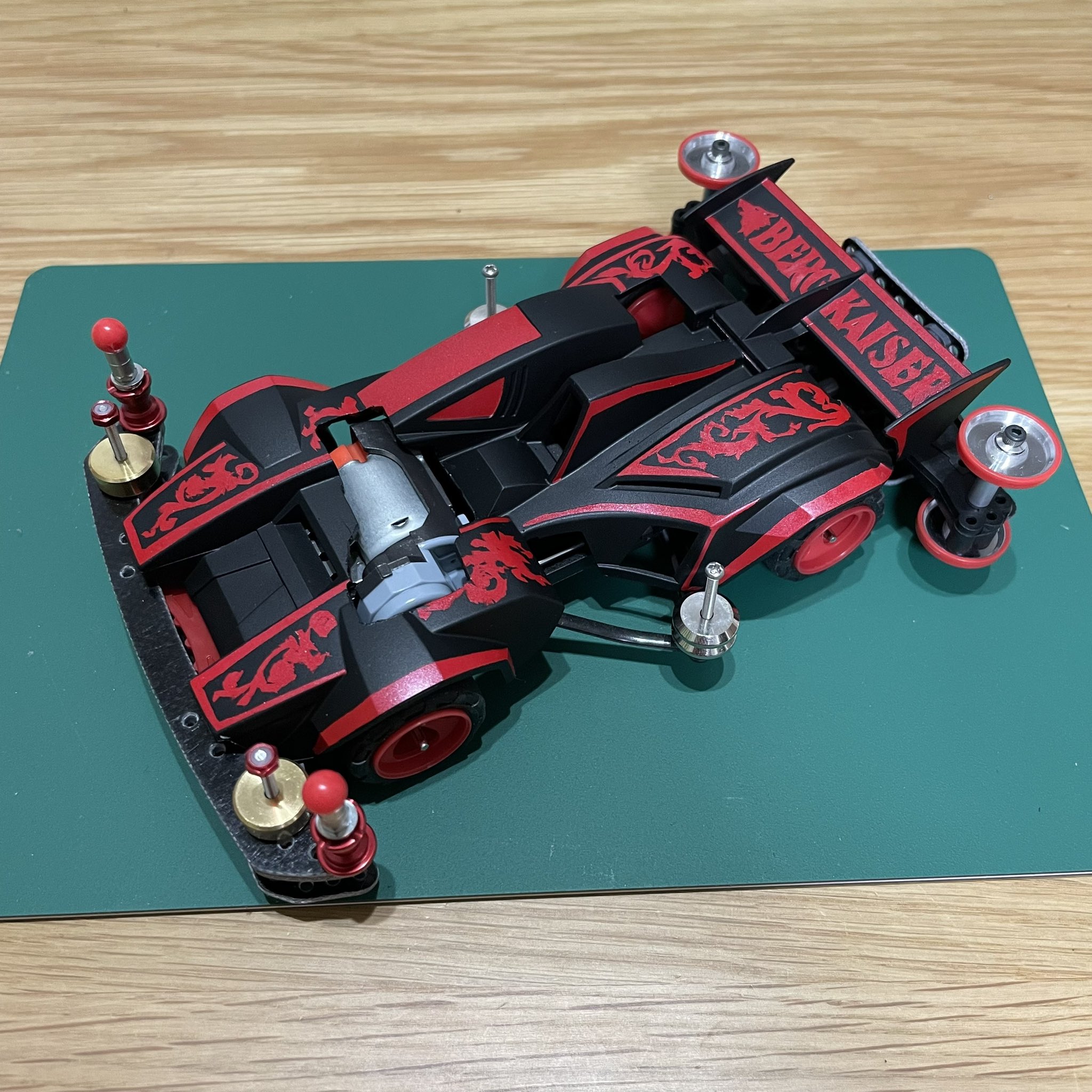 ミニ四駆 収納ボックス（ベルクカイザー・シャイニングスコーピオン