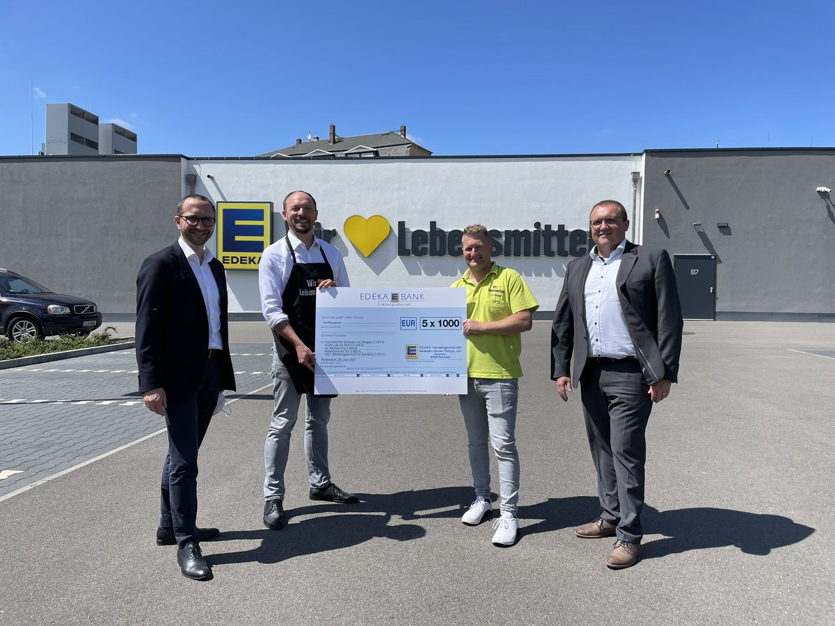 wanderwitz's tweet photo. Hat Spaß gemacht heute bei #Edeka #Meisel in #HohensteinErnstthal heute für einen guten Zweck zu kassieren und viel über Jobs, Lebensmittel und Versorgung zu erfahren. Danke! https://t.co/RyOcfCXPIZ