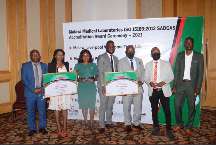 dream_segidio's tweet photo. #Oggi, i nostri laboratori di #Balaka e #Blantyre sono stati premiati dalla Ministra della Salute del #Malawi per aver ricevuto l’accreditamento per la ISO 15189 dall’ente certificatore internazionale #SADCAS
💪 I nostri laboratori sono tra i primi 6 del paese. @santegidionews https://t.co/FFUkTjmVsa