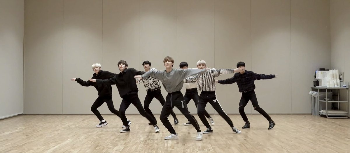 โหแบบว่าขนาดช่องครูสอนเต้นยังบอกว่าเพลง FEVER ของเอนไฮเพนเป็นท่าที่เต้นแล้วทำให้ศิลปินเหนื่อยมาก เหมือนจะง่ายแต่เต้นยากมาก แบบใช้กล้ามเนื้อแทบทุกส่วนเลย😭😭😭 เอนไก่พ่กนายแม่งสุดยอดไปเลยwa