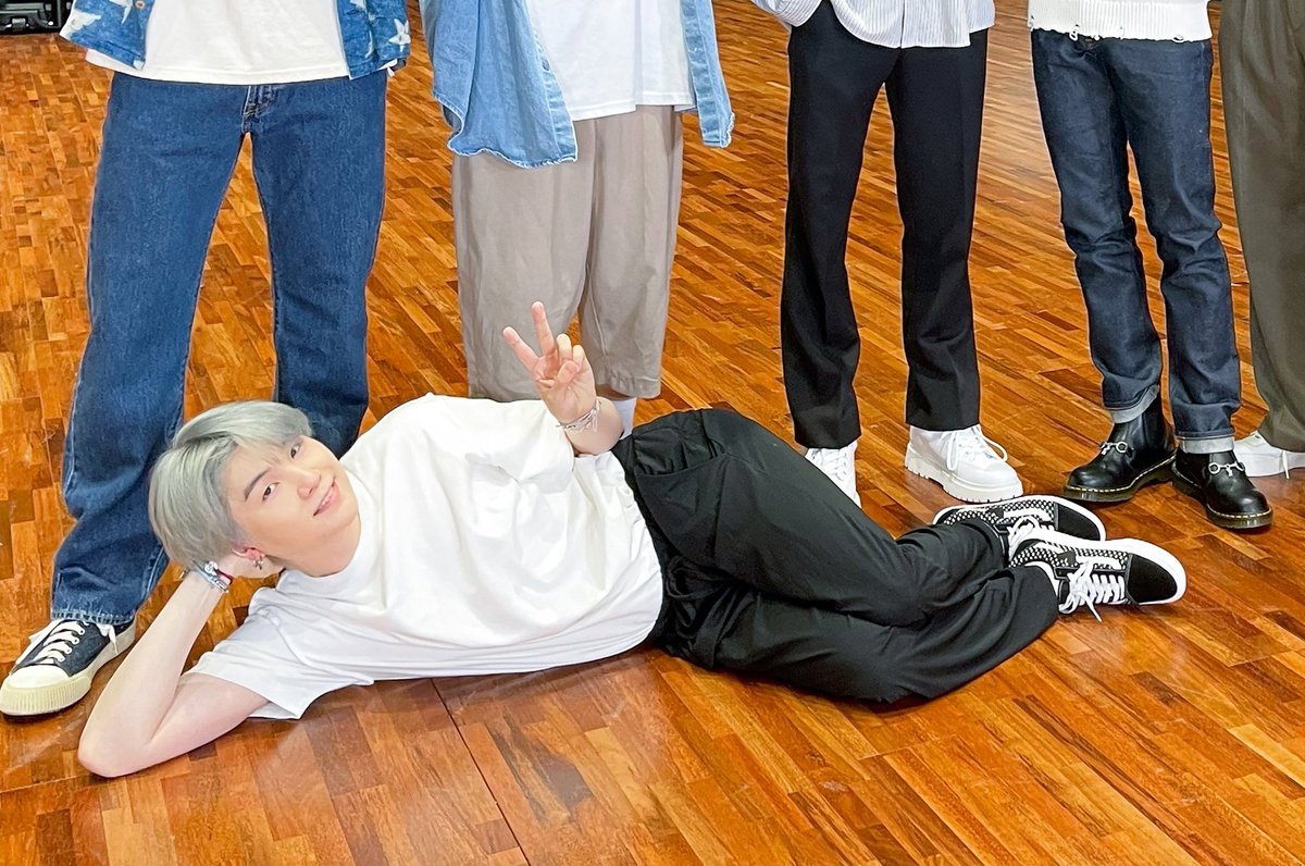 hobiworldfav's tweet photo. o tempo passa tão rápido né? 

pq vcs tão chorando também?

@BTS_twt https://t.co/rvomWU4NSW