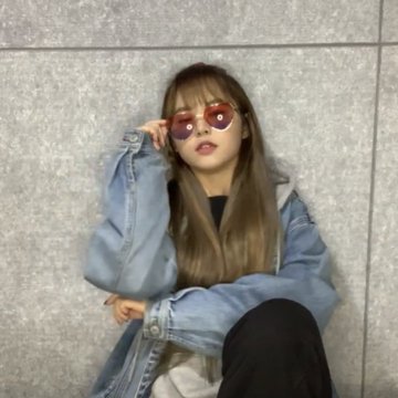 tiny__eu's tweet image. missing her vlives 🥺
#이유 #EVERGLOW #에버글로우 @EVERGLOW_twt