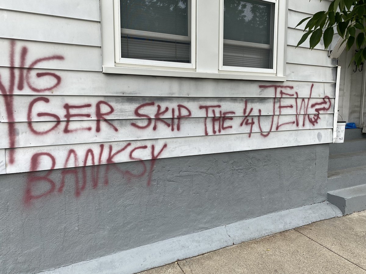 sulldiggs's tweet photo. @311Somerville disturbing and aggressive spray painting at 37 Houghton st. A local resident called the city (I am unsure of status there), can you expedite its removal? https://t.co/pUXqEl88P1