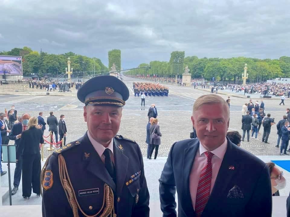 MoD_Estonia's tweet image. DefMin #KalleLaanet was at the #BastilleDay military parade today, where #ESTSOF 🇪🇪 operators who served in Mali, marched side by side with their brothers in arms – French 🇫🇷 and other TF #Takuba partners. Vive la France! #14juillet #FêteNationaleFrançaise
📸: @ecpa_d