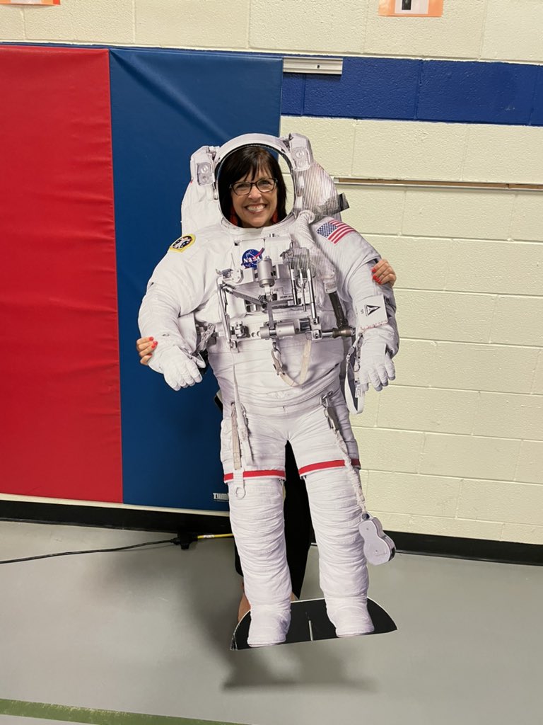 MsJRRISD's tweet image. Launch 🚀 students are enjoying a special visit with a mobile planetarium today! I loved hearing the audible “wowww”s as students fearlessly climbed in #LearningLaunch #OldTown