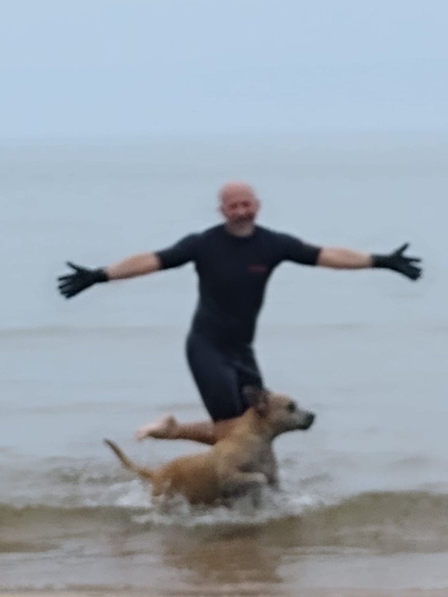 Dringt's tweet photo. #swimming #beach #aberdeenshire #collieston #hackleybay #fun #charliesangels #pose #sunshine #dogs had a cracking weekend with pals @mattylockers https://t.co/RS43eppCqC
