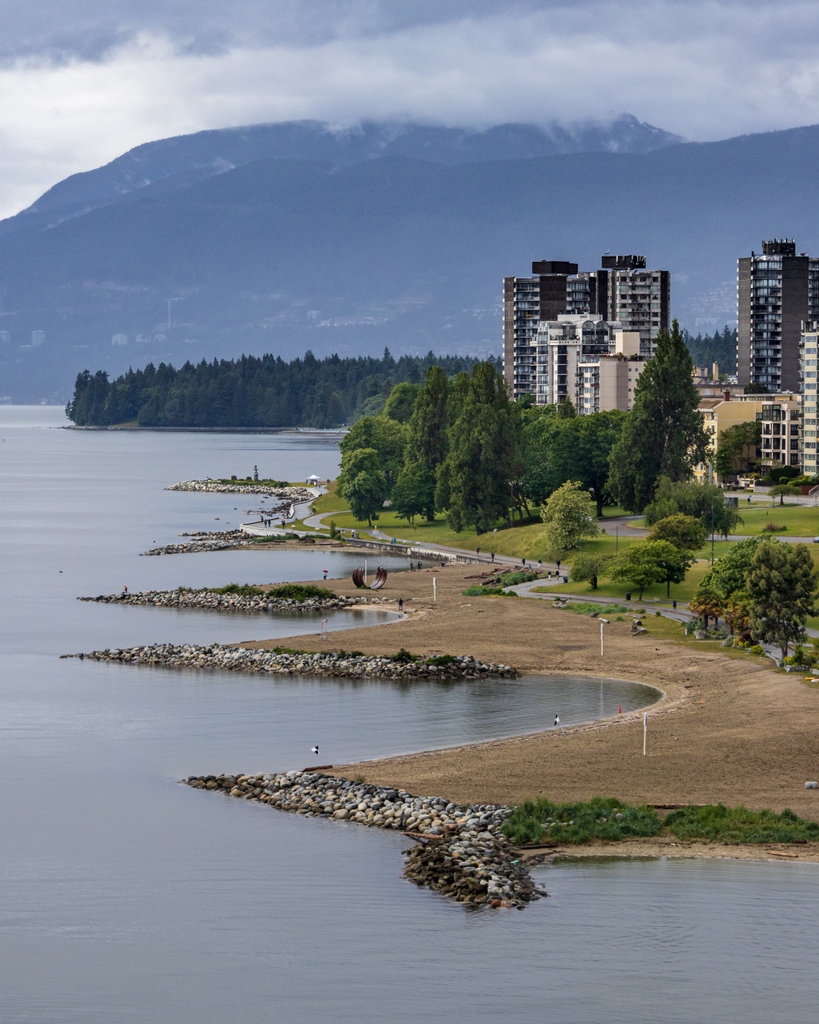 Let your eye wander from Sunset Beach, to Stanley Park, to Cypress Mountain 🔥 

#vancouverphotography #bcphotography #beautifulbritishcolumbia #vancityphotographer #vancouverphoto #vancouverviews #landscapephotography