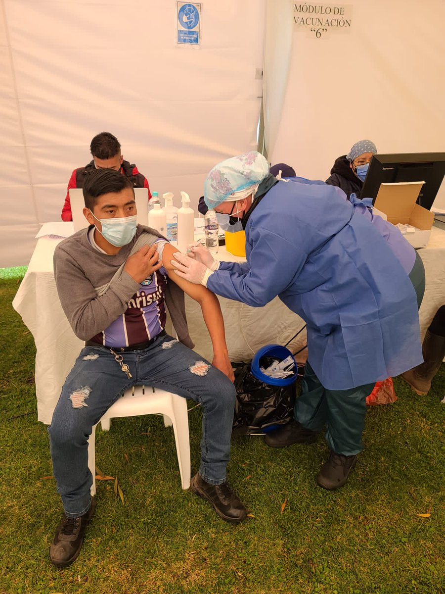 NeuthoxEcuador's tweet photo. En @EcorosesSA , en apoyo a las gestiones de @Salud_Ec , vacunamos a nuestros colaboradores y sus familias en nuestras instalaciones, velando siempre por su salud y seguridad👍🏼 
#JuntosLoLogramos https://t.co/f9cquW7Mo6
