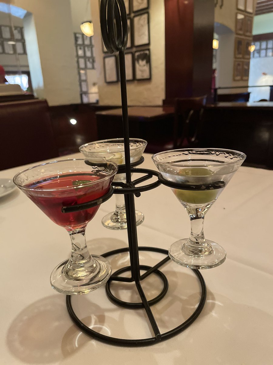 Michelle_OWDWT's tweet image. Who’s ready for a special lunch at Hollywood Brown Derby at Disney’s Hollywood Studios!  Let’s not forget that awesome Grapefruit Cake!  #onlywdworldtravel #disneyworld #disney #disneyfood #hollywoodstudios