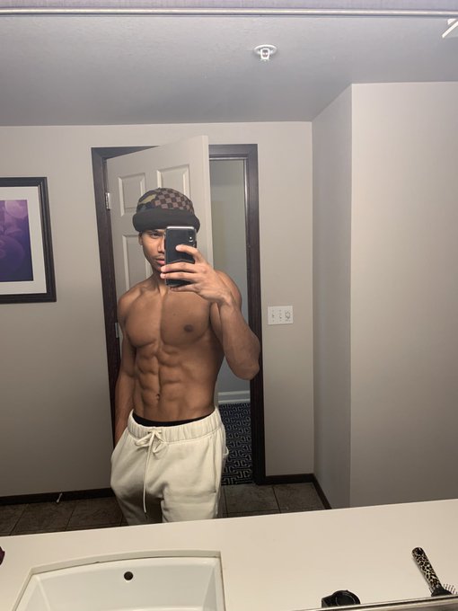 Yo where are all the bang busses at ??? 😡😡 Tell me why last night I was walkin down town lookin for one<a href="/tag/sadlynoluck"class="tags"><span>#sadlynoluck</span></a>