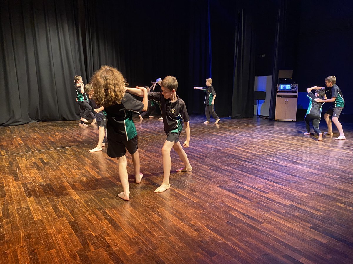 Year 7 Boys Dance performed their piece ‘Checkmate’ to an audience today. Blown away… absolutely amazing boys 👏🏻🙌👊🏼 <a href="/BitterneParkSch/">Bitterne Park School</a> #boysdance #youthdance #dance #talented
