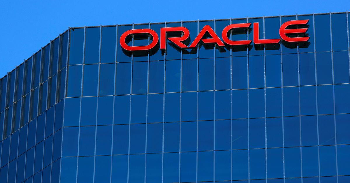 Reuters's tweet photo. Oracle unit partners with Everest to bring blockchain to banks worldwide https://t.co/XHSP5LU74b https://t.co/SowAhP5Iwu