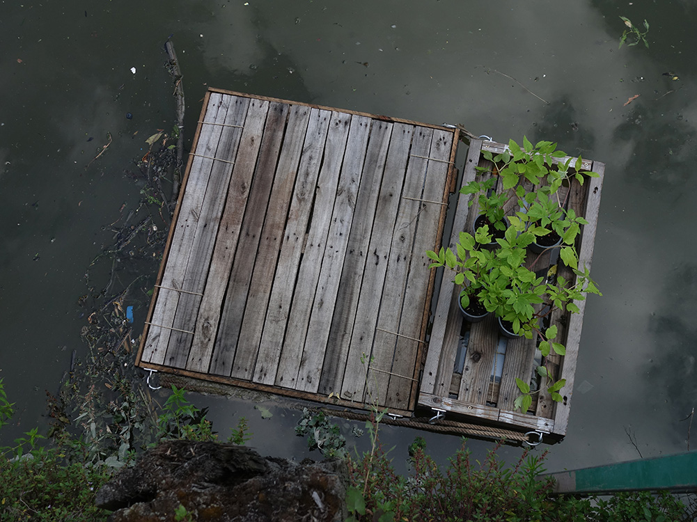 <a href="/APTGallery/">A.P.T Gallery</a> <a href="/Deptfordx/">Deptford X</a> @VollmerSheila <a href="/VictoriaRance/">Victoria Rance</a> <a href="/PaulTecklenberg/">Paul Tecklenberg</a> <a href="/DirchBlewn/">David Bloor</a> <a href="/arnolddobbs/">arnold dobbs</a> Looking forward to taking part in this APT Art Yard event. Below shows early stages of 'Raft for Self Seeders, Migrants and Locals' in Deptford Creek.