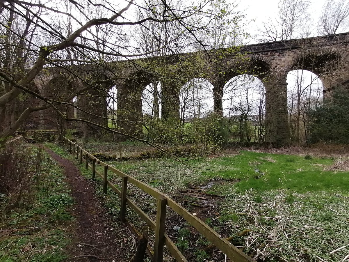 cleanupcalderd1's tweet photo. @HXCourier before following more of the old line around the back of some houses and another path than can take you beneath the beautiful disused #Stainland viaduct which is ripe for cycling! https://t.co/oWJlUT8lth