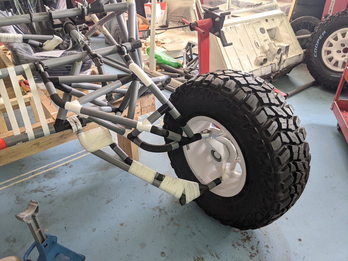 GuilleAlfonsin's tweet photo. Este sábado toca #ProyectoCitroneta de @Nebrija en #PowerArt
Con mockup de la suspensión delantera completado, charla de galgas extensiometricas y estructuras de seguridad con una visita a AST Rollcages https://t.co/O4lUxd4c8H
