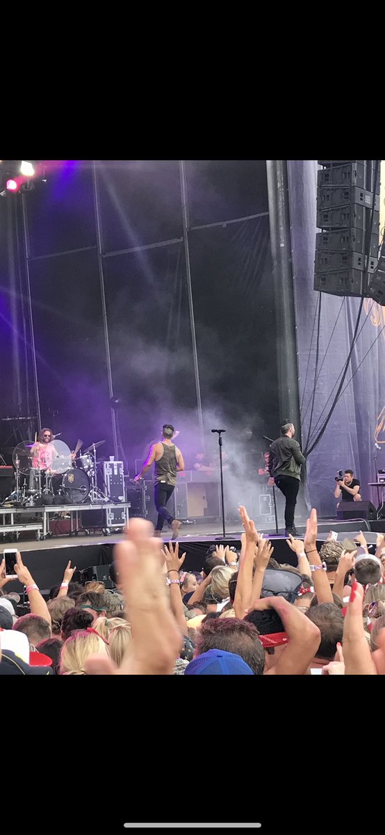 Dylan00199's tweet photo. Hey @DanAndShay I’ll take down a fifth of tequila in one pull if you guys can sing at me and my fiancé’s wedding next fall!! Faster Horses 2016 to Disney 2021 😎😈💎 @kenzie_clontz https://t.co/9REcnES0q6