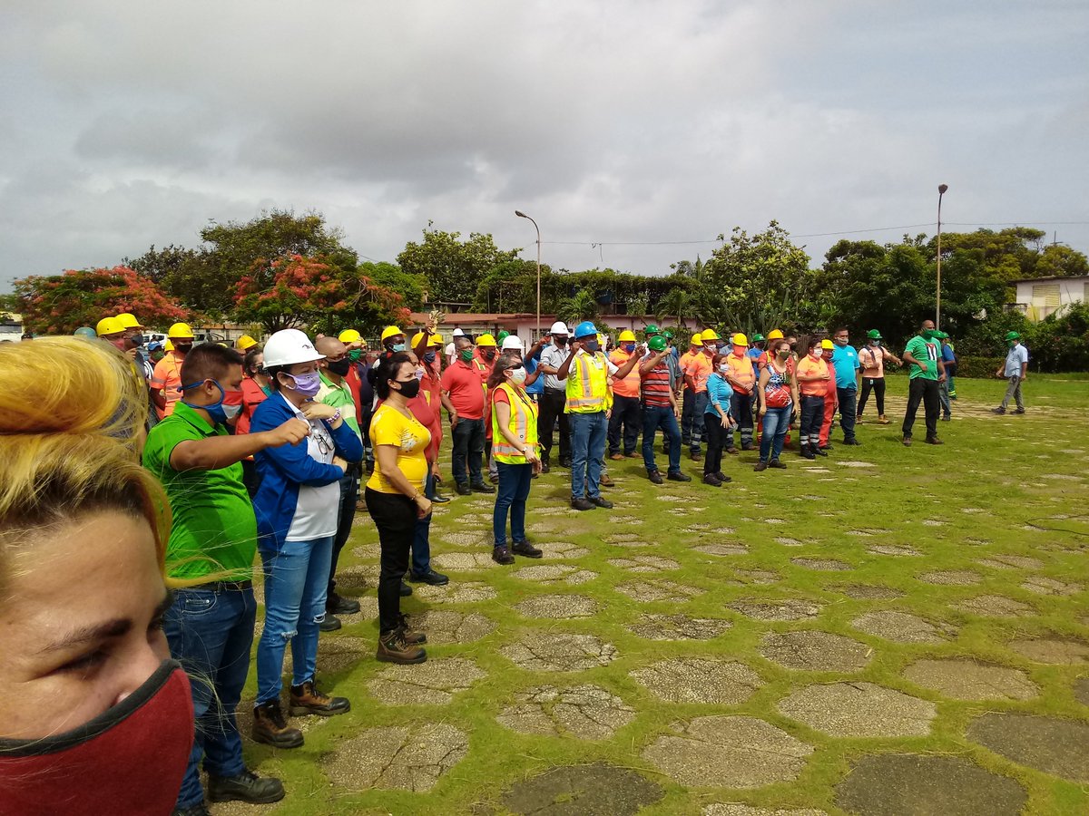 Los trabajadores del sector del níquel en #Moa en respaldo a la #RevolucionCubana #CubaNoEstaSola #LaCalleEsDeLosRevolucionarios <a href="/EnergiaMinasCub/">Ministerio de Energía y Minas Cuba 🇨🇺</a> <a href="/telecristaltv/">telecristal</a>