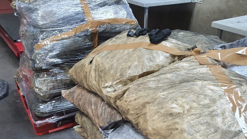 Sidai_FM's tweet photo. Cocaine worth up to €35m (kshs4.466B) disguised as charcoal, seized by Irish police at Rotterdam Port in the Netherlands. https://t.co/vcN6rLVMbM