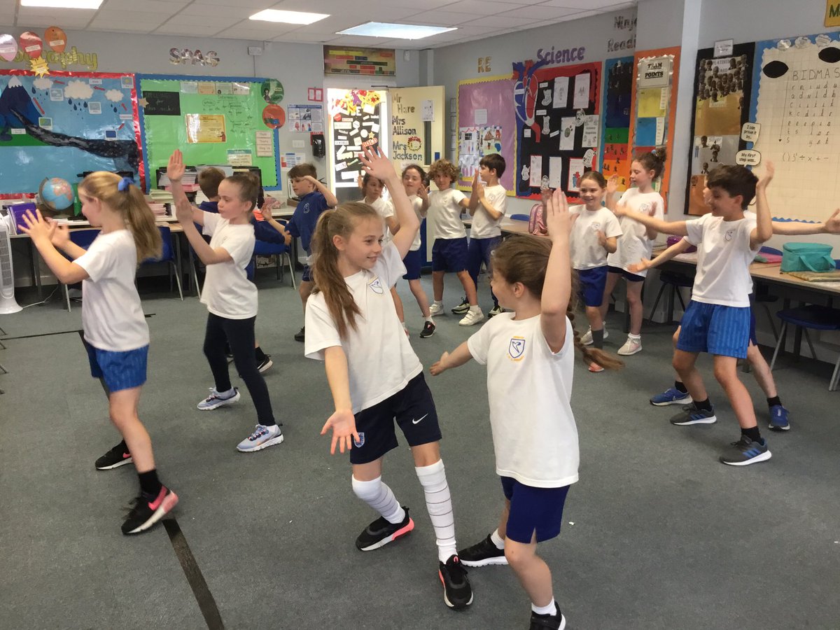 crontony3's tweet photo. Year 3 enjoyed their Chinese dance workshop today! https://t.co/hgerNlJPZv