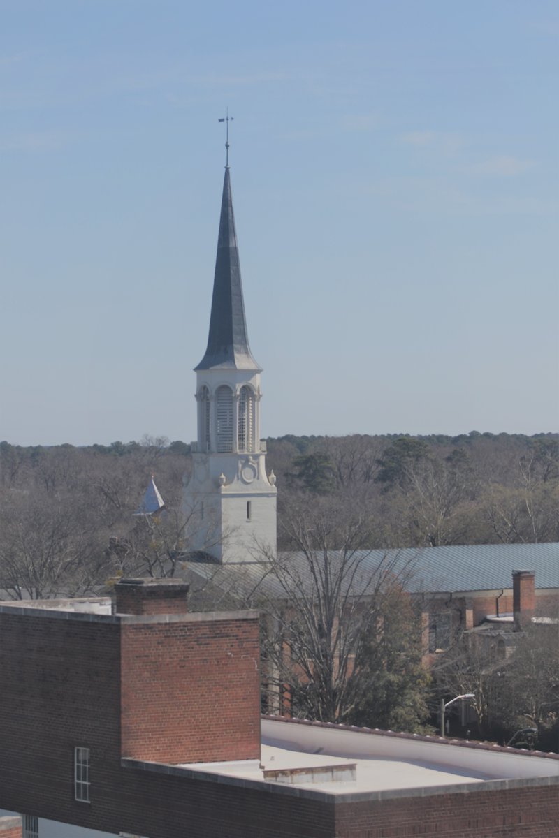 There are a lot of great reasons to considering becoming a part of Revolutionary Coworking. The great downtown view is just one of them. From general coworking to private offices and so much in between we can give you a better place to do your work.
