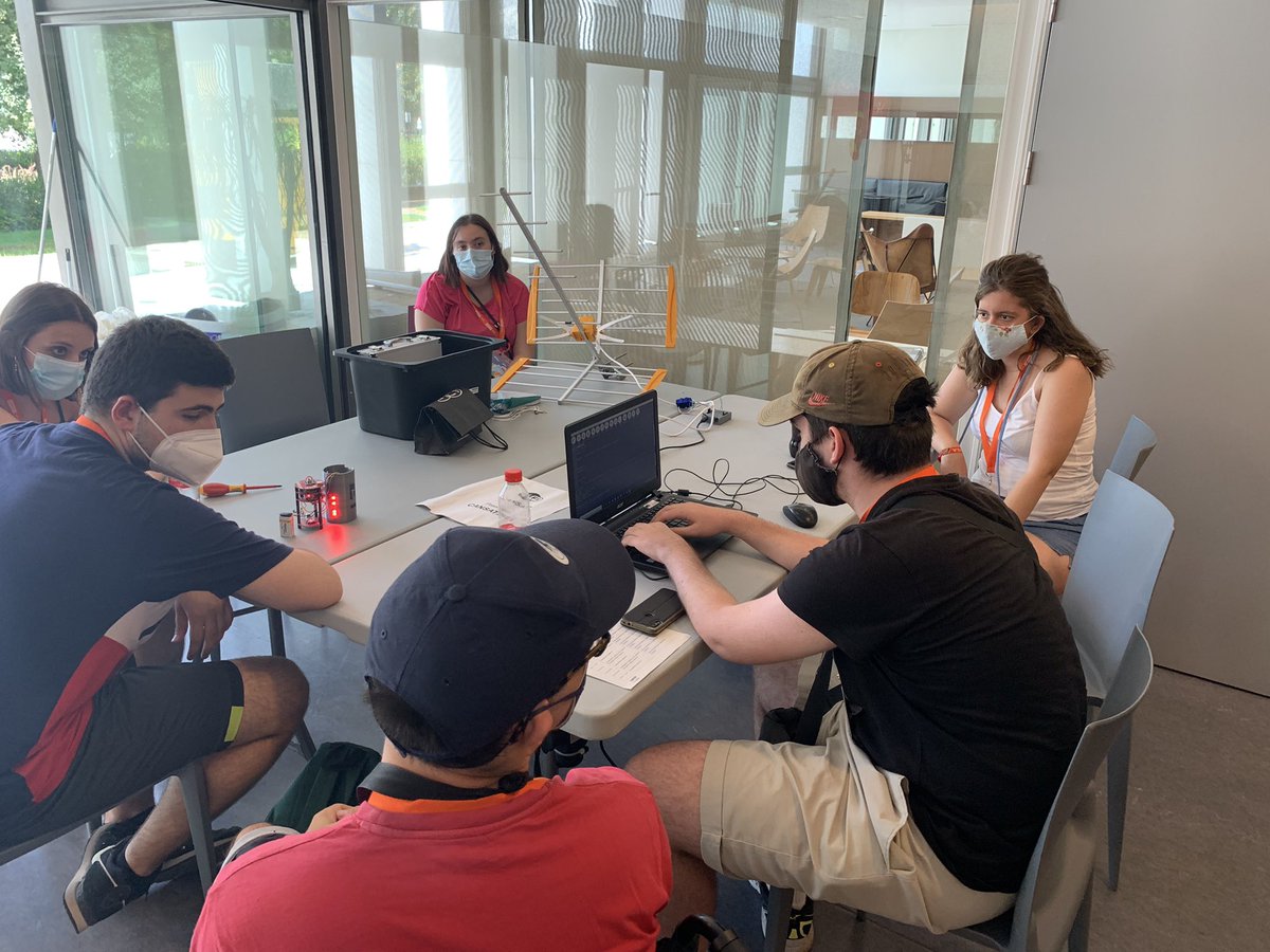 helios21famdif's tweet photo. Ya estamos trabajando de cara al lanzamiento @EseroSp #cansat #casatsp #cansat2021 #helios21 #famdif https://t.co/J1MYO2nC0S