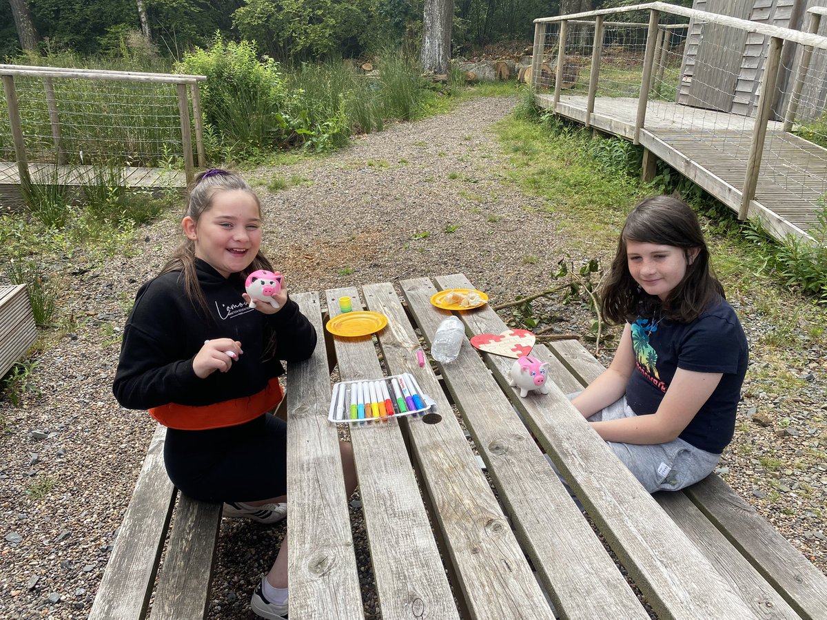 KirstyYSortit's tweet photo. Day camp @ Carbeth Hut today with the young carers gang βοΈ Started with some exploring, arts n crafts and games, and ended with a BBQ and sβmores! #bestdayever #youngcarers #respite #summer @ysortit @AllisonYSortIt @bethysortit @GillianYsortit @HollyYsortIt @YCtoniysortit https://t.co/xZIheua88a