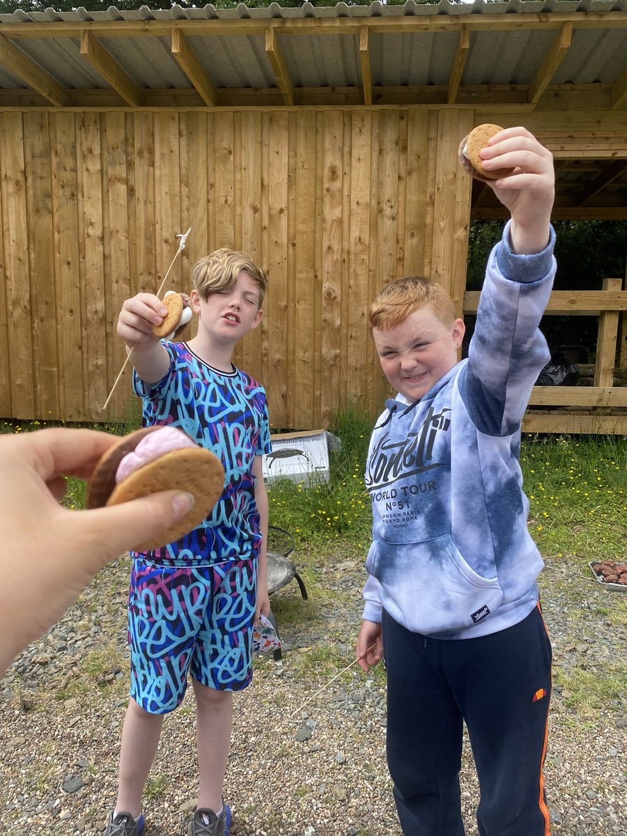 KirstyYSortit's tweet photo. Day camp @ Carbeth Hut today with the young carers gang βοΈ Started with some exploring, arts n crafts and games, and ended with a BBQ and sβmores! #bestdayever #youngcarers #respite #summer @ysortit @AllisonYSortIt @bethysortit @GillianYsortit @HollyYsortIt @YCtoniysortit https://t.co/xZIheua88a