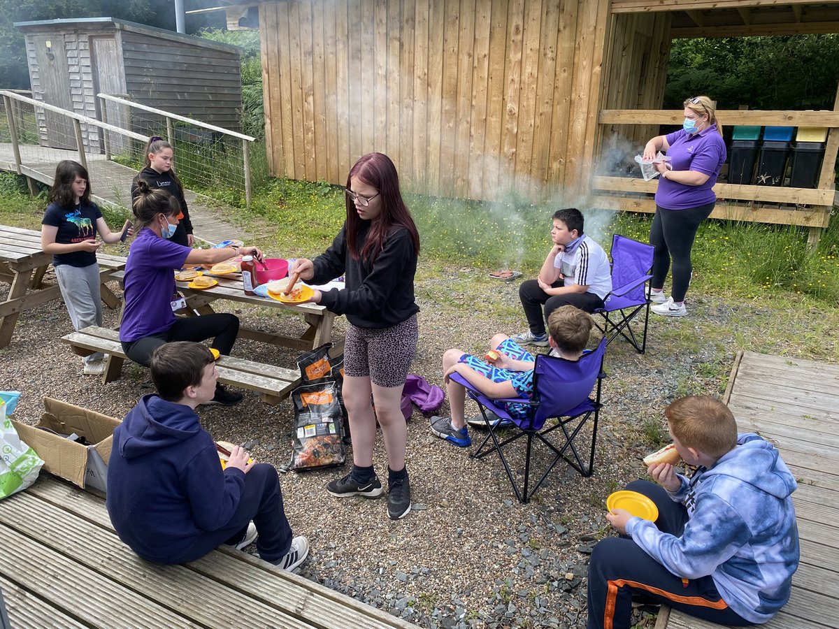KirstyYSortit's tweet photo. Day camp @ Carbeth Hut today with the young carers gang βοΈ Started with some exploring, arts n crafts and games, and ended with a BBQ and sβmores! #bestdayever #youngcarers #respite #summer @ysortit @AllisonYSortIt @bethysortit @GillianYsortit @HollyYsortIt @YCtoniysortit https://t.co/xZIheua88a