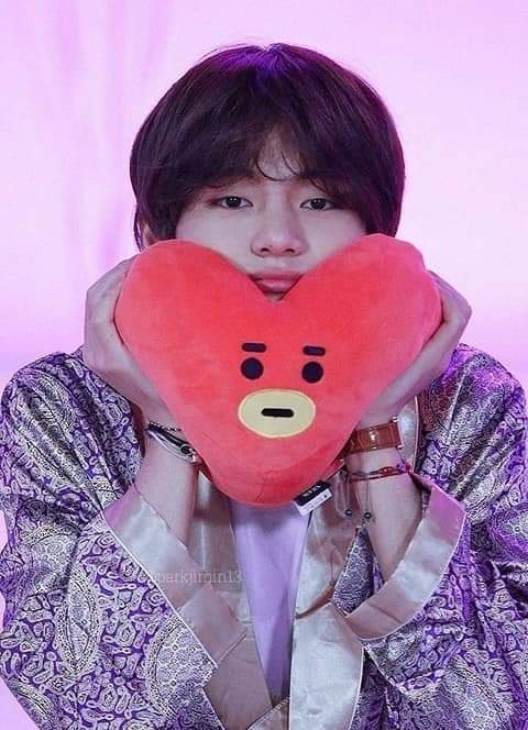 hade_mered's tweet photo. @Taehyung_india_ It's a little late😭, but here's my purple balloon for Taehyung, thank you.🥰💜
#FlyToV https://t.co/VV0eU7wPoS