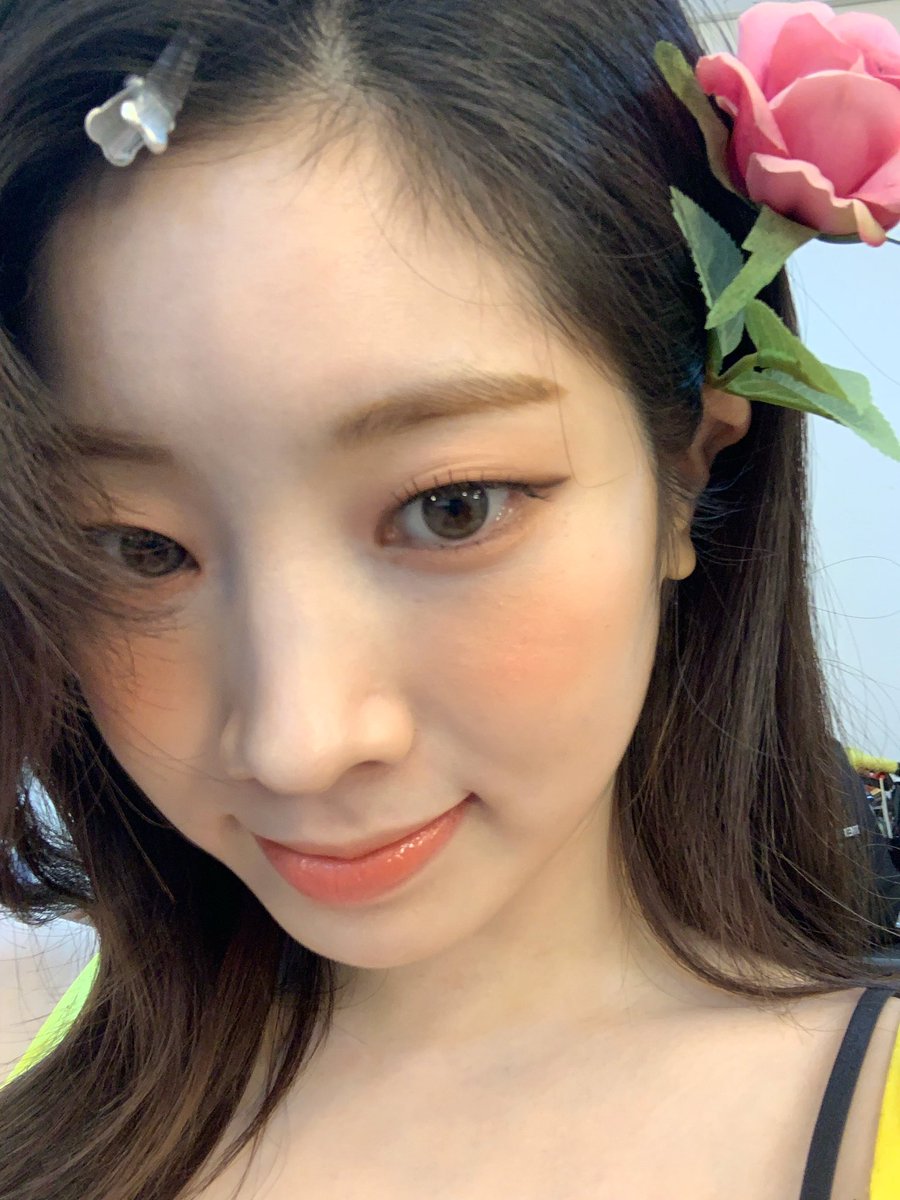 dahyunblep's tweet photo. I'M NOT EXPECTING THIS KIND OF ATTACK- OH MY GOD!?!?!??!????? https://t.co/ae46l3tLyA