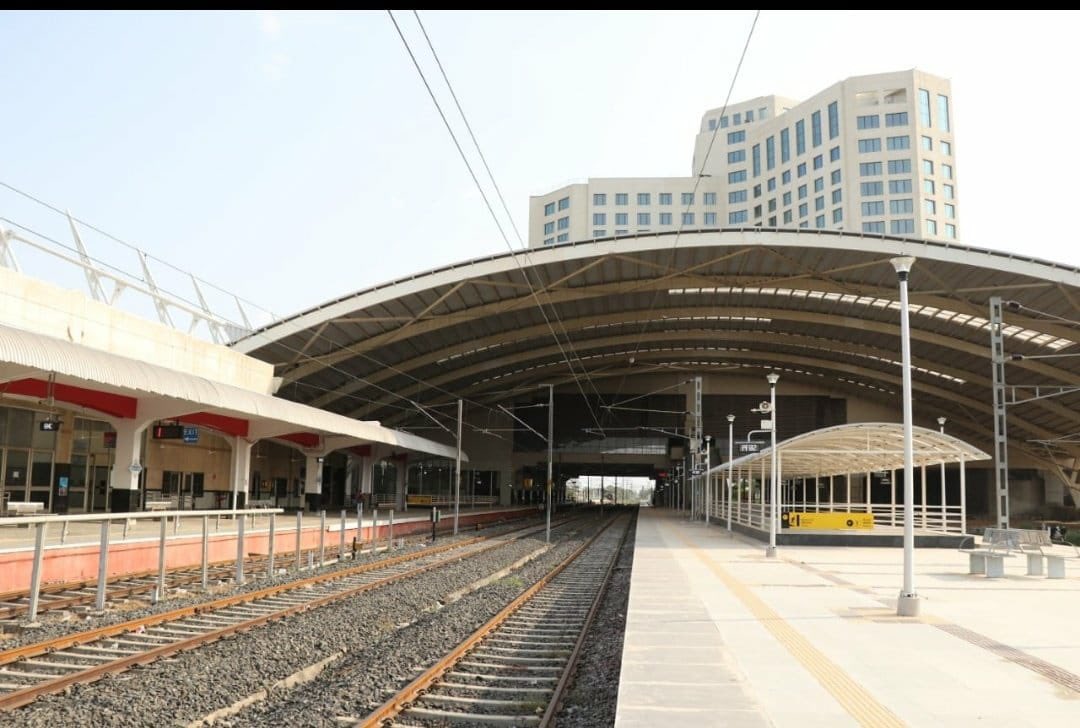 RailMinIndia's tweet photo. Gandhinagar Capital Railway Station, India's 1st redeveloped rail station is  set to open, will offer 'airport experience'.

https://t.co/0sNHf9eBfs https://t.co/Njb9QeArdL