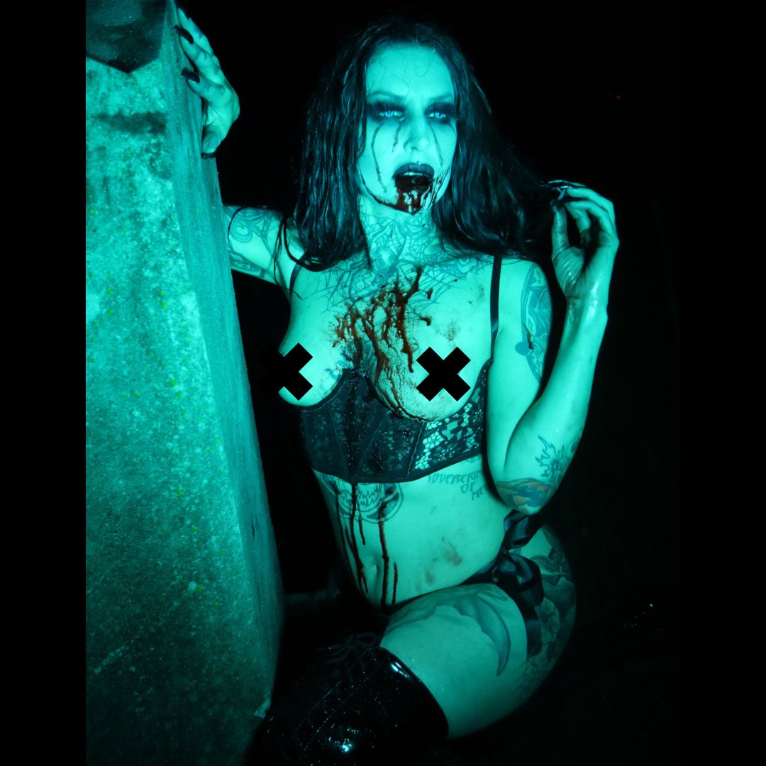 𝕭𝖔𝖗𝖓 𝖎𝖓 𝖇𝖑𝖔𝖔𝖉, 𝕴'𝖒 𝖓𝖔𝖙 𝖑𝖎𝖐𝖊 𝖞𝖔𝖚❣️

onlyfans.com/creep_show