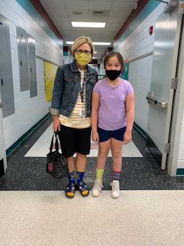 CSES_NC's tweet photo. Crazy sock day @stjames_elem!
@NC_LCS
#LCSstrong2thecore https://t.co/OHY2TyGZEZ