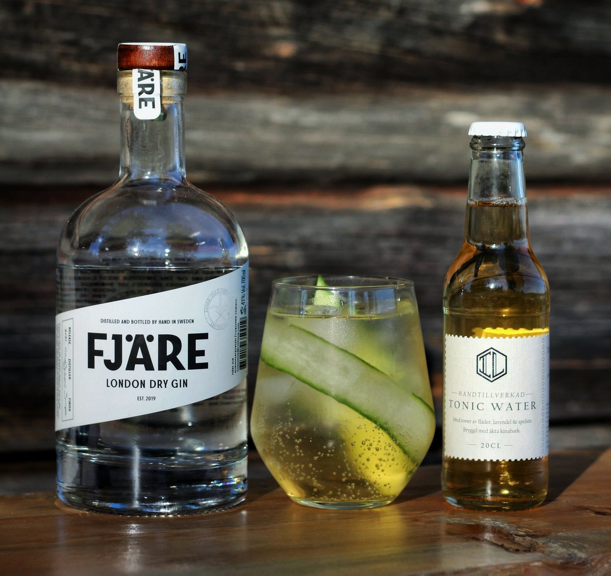 gin_loco's tweet photo. Tonights Gin &amp; Tonic. Swedish Fjäre London Dry Gin with Infused Liquid Tonic Water, slices of cucumber and Sichuan pepper.

https://t.co/N7qZDwZwvn

#gin #ginandtonic #ginloco https://t.co/B7feUYdaKn