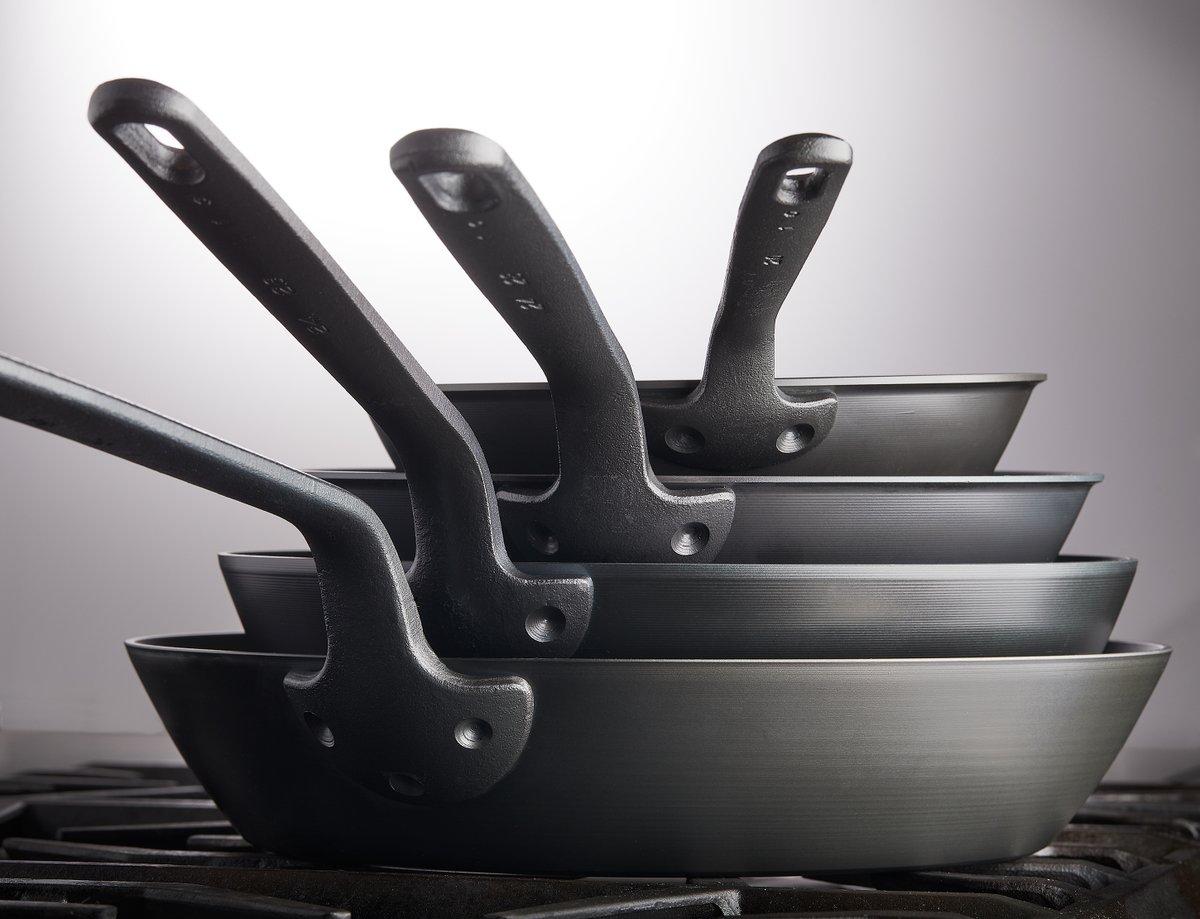 SpringUSA's tweet photo. The perfect blend of performance and reliability, our carbon steel constructed Blackline pans are preferred by professional chefs worldwide. Now in a variety of sizes for whatever you’re plating.

Visit the link here to learn more about our Blackline pans https://t.co/u87uUlQUGM https://t.co/jSJMeVonu5