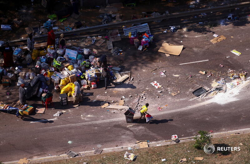 reuterspictures's tweet photo. Aerial images show extent of looting and fires in South Africa unrest https://t.co/QDNMPpPoT9 📷 @RoganWard https://t.co/Yav4uU0HQ8