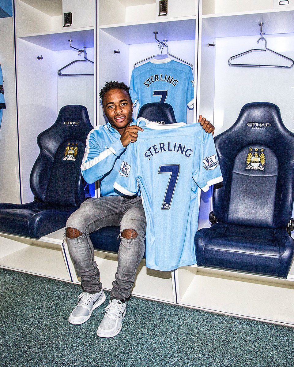 lnstantFoot's tweet photo. Le 14 juillet est synonyme de grosses signatures à Manchester City 👇

2009 : Carlos Tevez
2010 : David Silva
2015 : Raheem Sterling
2017 : Kyle Walker

🤯 https://t.co/I63MHhjYzp