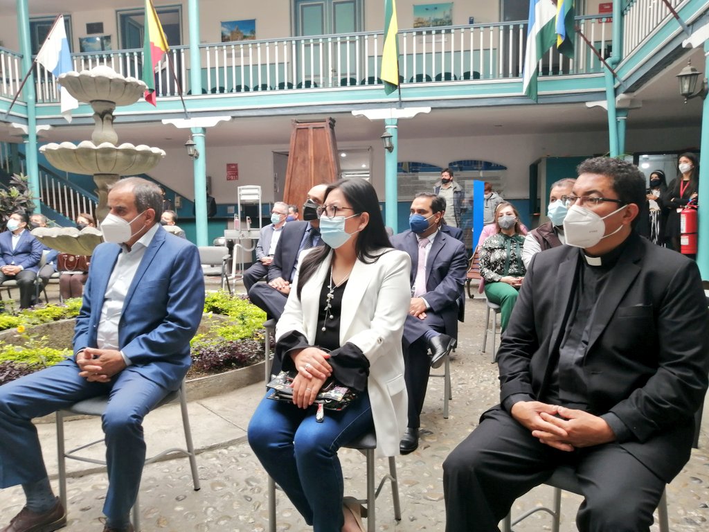 camiloaep's tweet photo. Junto al @GoberLoja, @mariomancino, autoridades del ejecutivo desconcentrado, alcaldes, sector privado y organizaciones de la sociedad civil, firmamos acta compromiso "Por la transparencia y combate a la corrupción" impulsada por @FundacionCaje y @PADFecuador. 
#JuntosLoLogramos https://t.co/P4UIbANmEr