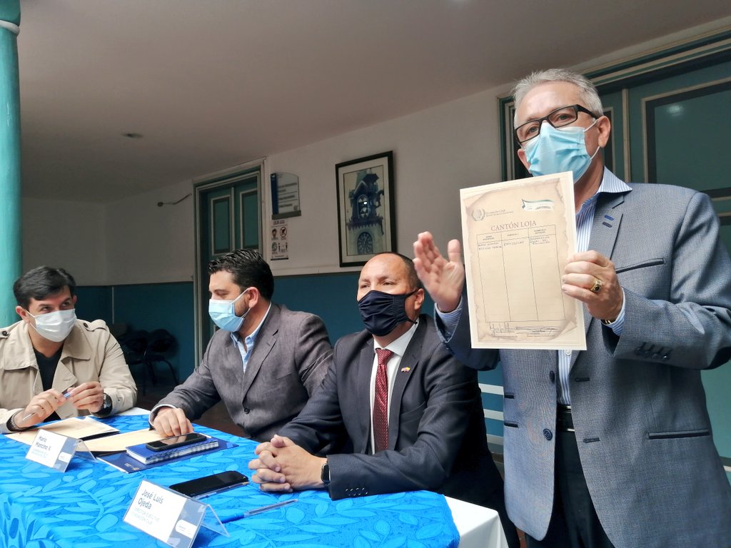 camiloaep's tweet photo. Junto al @GoberLoja, @mariomancino, autoridades del ejecutivo desconcentrado, alcaldes, sector privado y organizaciones de la sociedad civil, firmamos acta compromiso "Por la transparencia y combate a la corrupción" impulsada por @FundacionCaje y @PADFecuador. 
#JuntosLoLogramos https://t.co/P4UIbANmEr