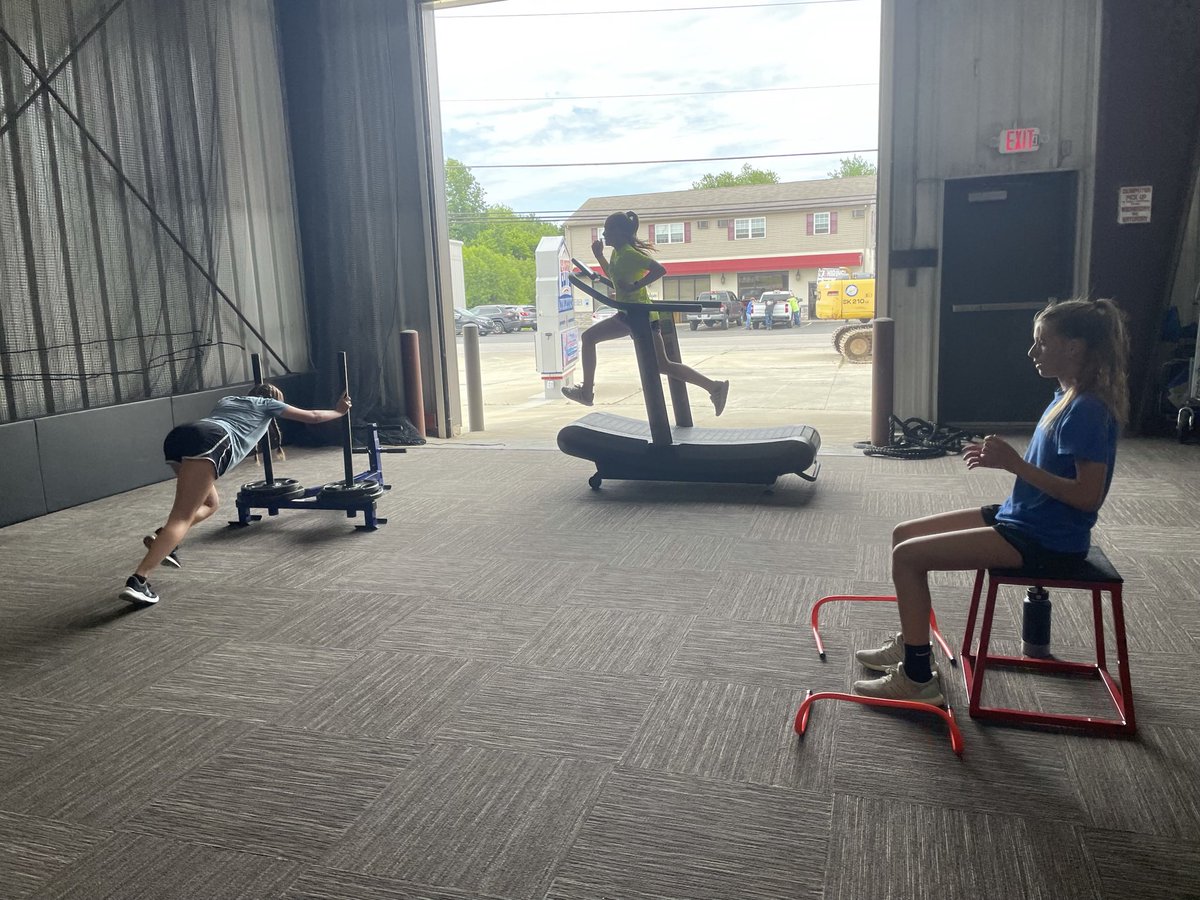 EAsportsComplex's tweet photo. Speed and Strength Classes tonight!! 💪🏼💨

High school: 2:45-3:45
3rd-8th grade: 4-5 https://t.co/xXKO7OyxML