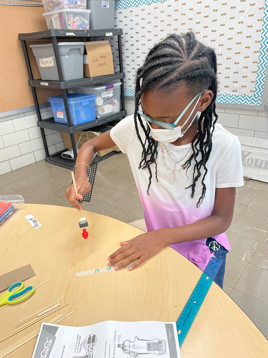 MsElFayoumy's tweet photo. We are building and testing different variables of our wind turbines. Love the perseverance and creativity of these students! @JohnnycakeElem https://t.co/MUqG48vDBP