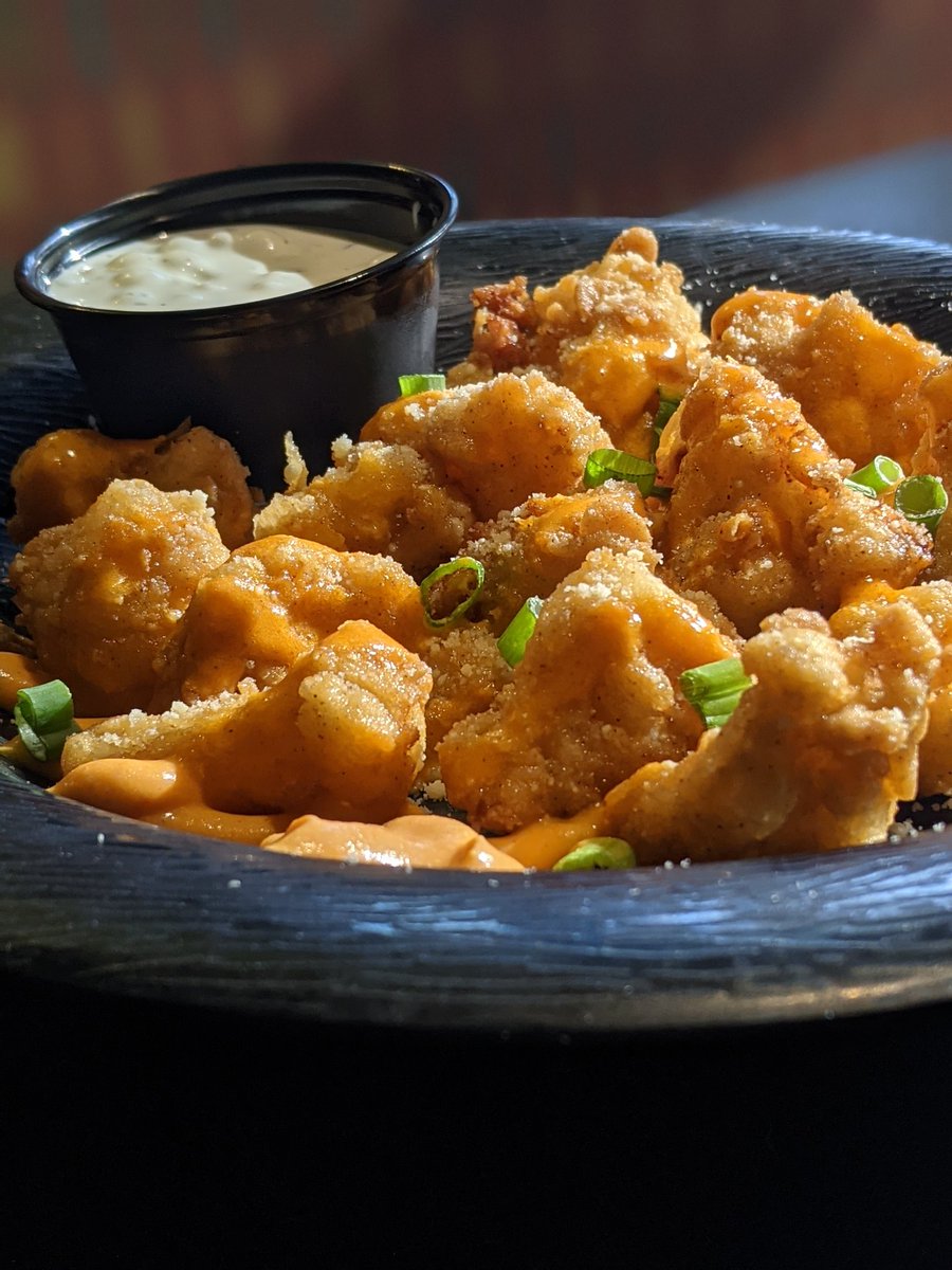 Looking for a mid-week treat?
.
Stop in for one of our amazing appetizers including Jalapeno Beer Cheese Wontons, Pretzel Bites, and, of course, Cauliflower Wings!
.
#midweektreat #appetizers #cauliflowerwingsyesplease #7westtaphousestcloud #7westtaphouse #greatermn