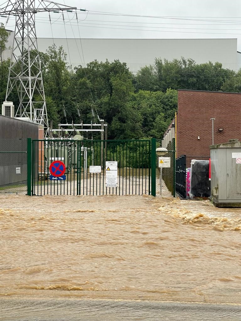 Extreme #flooding in 🇧🇪. In #Liège 3 high-voltage substations have been flooded. The #Pepinster substation remains out of service for the time being. We are working out solutions together with the DSOs. This is an extreme situation. Our technicians are doing their utmost.