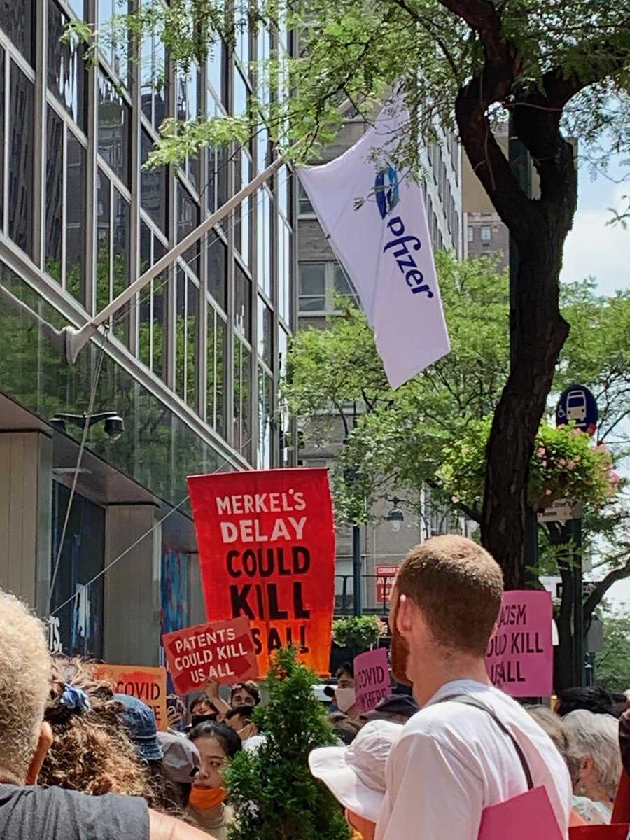 HometownAction's tweet photo. Rural Alabamians just shut down the streets of NYC 🗽 The South stands in solidarity with the Global South. Corporations like @pfizer have the power to end the pandemic everywhere but continue to put their own greed ahead of Black and brown lives! #EndVaccineApartheid https://t.co/3OlbHZxZ3U