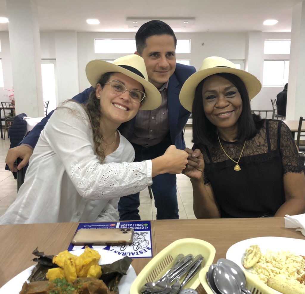 mariabrownp's tweet photo. ¡Llegamos a #Manabí tierra hermosa!
Iniciamos con Mae Montaño después nos encontraremos con el presidente @LassoGuillermo firmaremos un convenio Interministerial.

Nos reuniremos con estudiantes, docentes, empresarios y alcaldes en beneficio de la Educación. 

#JuntosLoLogramos🇪🇨 https://t.co/qtRYM6Kscq