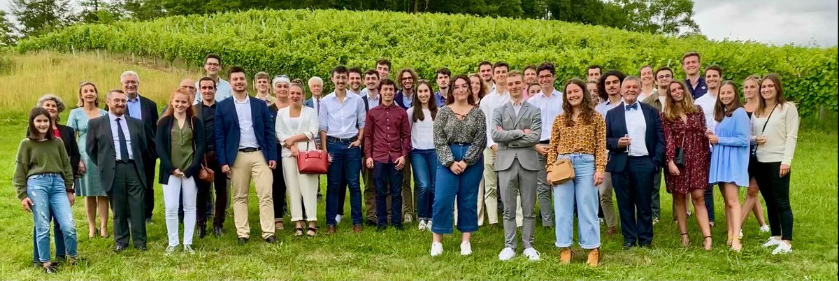 dbge_'s tweet photo. 🏔 REMISE DES BOURSES DBGE 🏔

Jeudi dernier, nous nous retrouvions au domaine de Bayard à Monein pour remettre les premières bourses DBGE ! Pour que les fragilités financières ne soient plus un frein pour les lycéens, notre association agit ! https://t.co/A0g5DchSrl