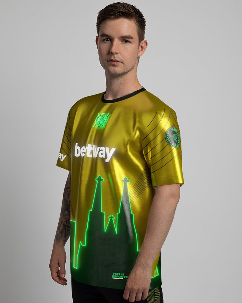 JakeSucky's tweet photo. NiP are the first Esports team I have seen now selling virtual jerseys
For now you can show it off on your blockchain or in VRChat, with the end goal being to port them into other games https://t.co/aCLQX3YS7k